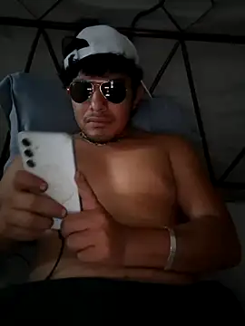 Snapshot of GusssHOT chatting on 10/03/25, 10:07 GusssHOT online show from 10/03/25, 10:07