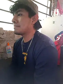 Snapshot of GusssHOT chatting on 10/16/25, 07:37 GusssHOT online show from 10/16/25, 07:37