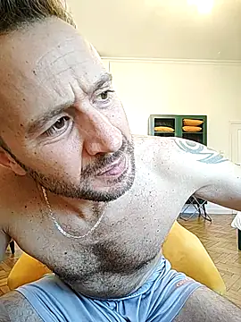 Snapshot of gilera250s chatting on 10/04/25, 01:09 gilera250s online show from 10/04/25, 01:09