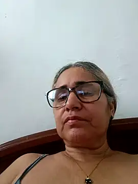  candi online show from 12/17/25, 01:39