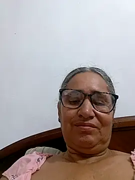 Snapshot of _candi chatting on 05/12/26, 10:34 candi online show from 05/12/26, 10:34