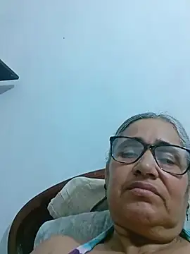 Snapshot of _candi chatting on 05/20/26, 12:33 candi online show from 05/20/26, 12:33