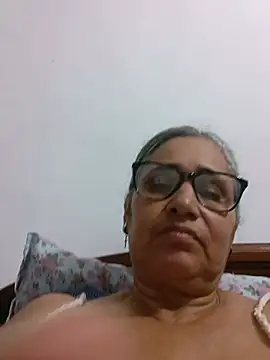 Snapshot of _candi chatting on 06/04/26, 11:44 candi online show from 06/04/26, 11:44