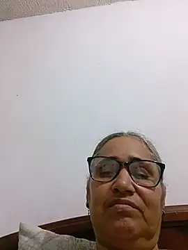 Snapshot of _candi chatting on 06/17/26, 04:37 candi online show from 06/17/26, 04:37
