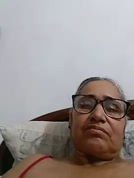 Snapshot of _candi chatting on 07/02/26, 12:43 candi online show from 07/02/26, 12:43