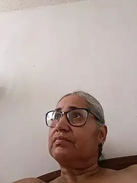 Snapshot of _candi chatting on 07/15/26, 12:32 candi online show from 07/15/26, 12:32