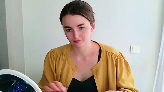 Miss Arwen online show from 06/18/26, 07:30
