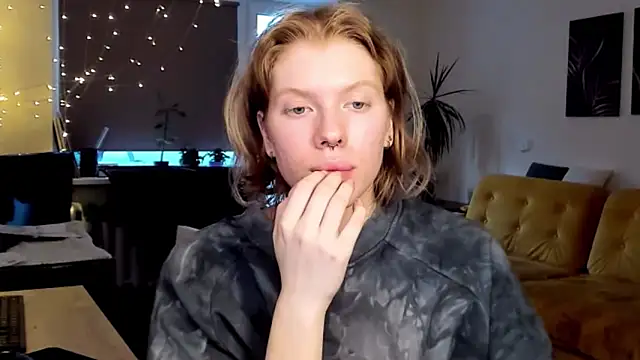 Snapshot of StellaDavis chatting on 02/13/25, 01:37 StellaDavis online show from 02/13/25, 01:37