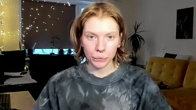 Snapshot of StellaDavis chatting on 02/14/25, 01:51 StellaDavis online show from 02/14/25, 01:51