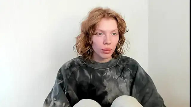 Snapshot of StellaDavis chatting on 10/03/25, 10:34 StellaDavis online show from 10/03/25, 10:34