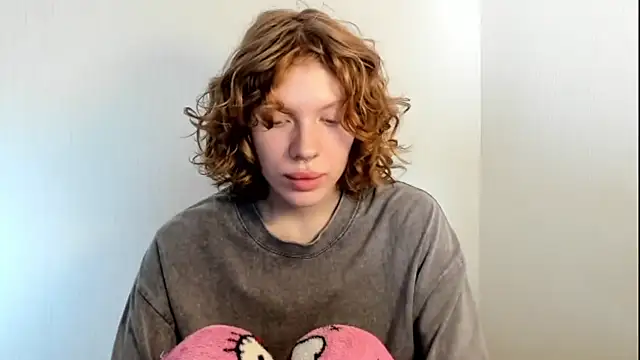 Snapshot of StellaDavis chatting on 10/24/25, 08:00 StellaDavis online show from 10/24/25, 08:00