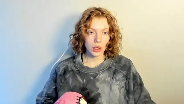 Snapshot of StellaDavis chatting on 12/19/25, 08:54 StellaDavis online show from 12/19/25, 08:54