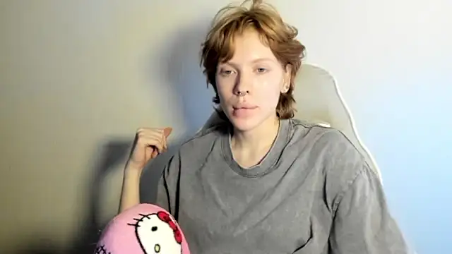Snapshot of StellaDavis chatting on 12/22/25, 01:19 StellaDavis online show from 12/22/25, 01:19