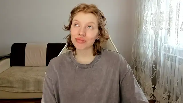 Snapshot of StellaDavis chatting on 04/14/26, 09:04 StellaDavis online show from 04/14/26, 09:04