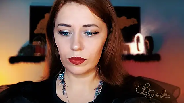 Snapshot of MissBeverlyMills chatting on 11/17/25, 03:12 MissBeverlyMills online show from 11/17/25, 03:12