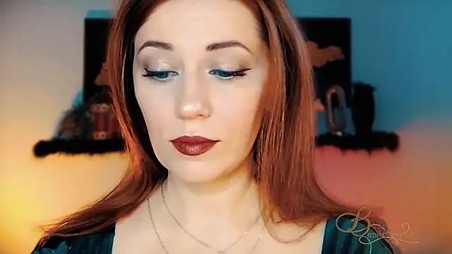 Snapshot of MissBeverlyMills chatting on 12/05/25, 06:11 MissBeverlyMills online show from 12/05/25, 06:11