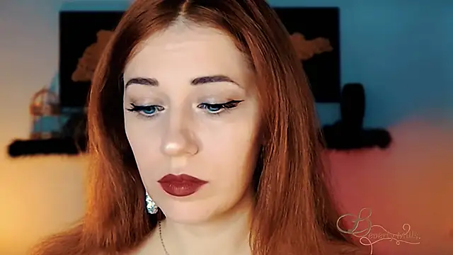 Snapshot of MissBeverlyMills chatting on 12/15/25, 05:12 MissBeverlyMills online show from 12/15/25, 05:12