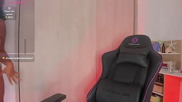 Snapshot of Melina_Ferrer1 chatting on 01/20/25, 05:59 Melina Ferrer1 online show from 01/20/25, 05:59