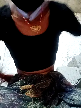 Snapshot of Anushka_Ji chatting on 02/11/25, 07:44 Anushka Ji online show from 02/11/25, 07:44