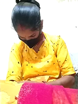 Snapshot of Anushka_Ji chatting on 11/18/25, 07:57 Anushka Ji online show from 11/18/25, 07:57