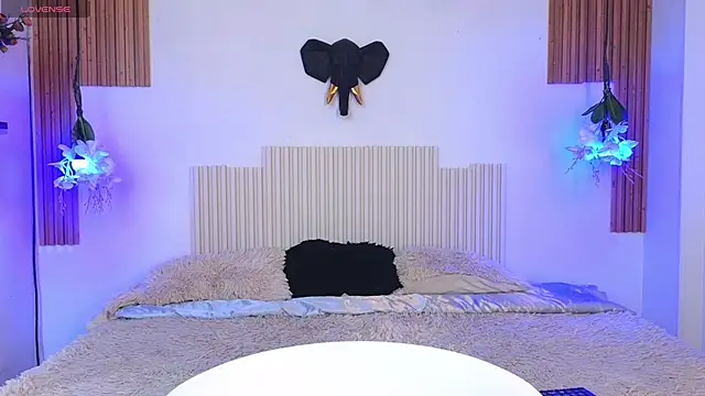 Snapshot of _poison_sweet chatting on 03/03/26, 06:03 poison sweet online show from 03/03/26, 06:03