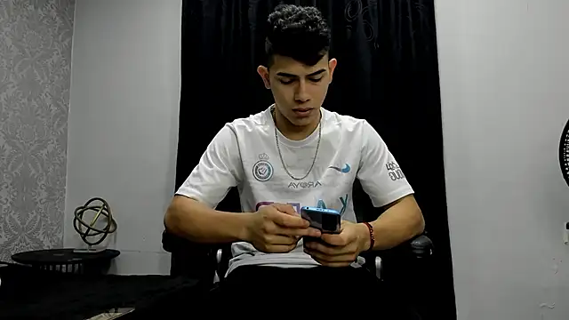 andrew rose  online show from 12/30/24, 01:47