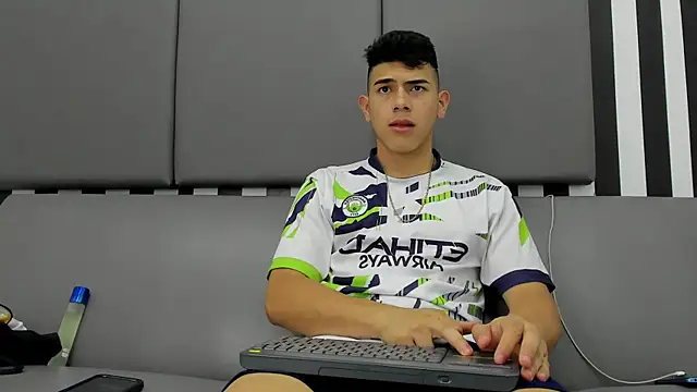 andrew rose  online show from 01/17/25, 02:29