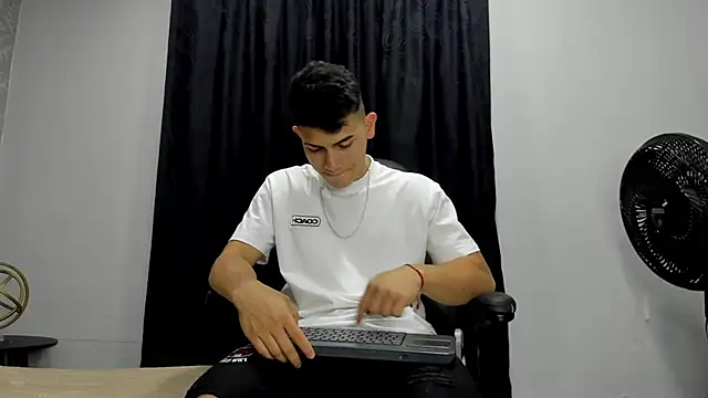 andrew rose  online show from 01/25/25, 11:00