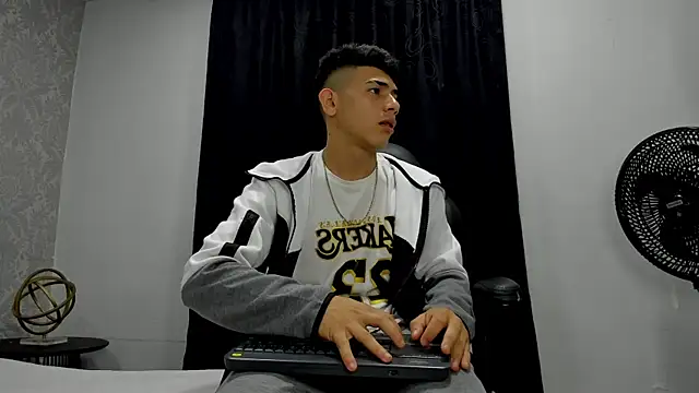 andrew rose  online show from 02/13/25, 03:39