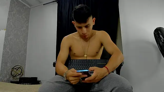 andrew rose  online show from 03/07/25, 03:29