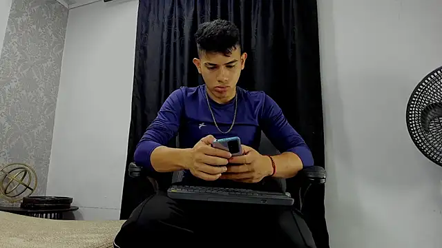 andrew rose  online show from 03/12/25, 01:08