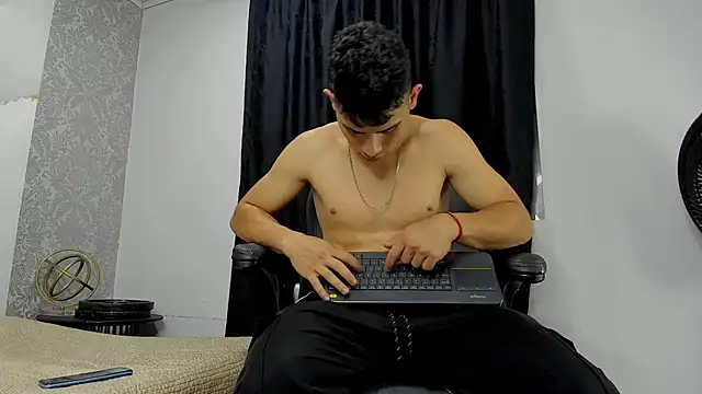 andrew rose  online show from 03/13/25, 03:44