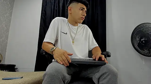 andrew rose  online show from 03/14/25, 03:37