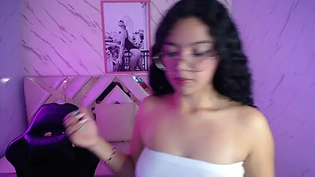 victoria castillo b online show from 03/21/25, 02:50