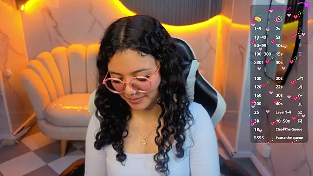 victoria castillo b online show from 02/25/26, 07:45