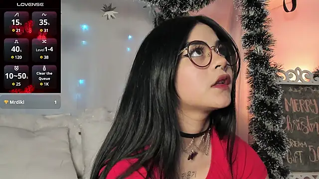 Snapshot of atena_hill chatting on 12/26/24, 08:00 atena hill online show from 12/26/24, 08:00