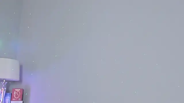 Snapshot of atena_hill chatting on 10/24/25, 07:32 atena hill online show from 10/24/25, 07:32