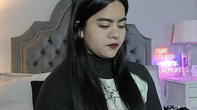 Snapshot of atena_hill chatting on 11/29/25, 12:30 atena hill online show from 11/29/25, 12:30