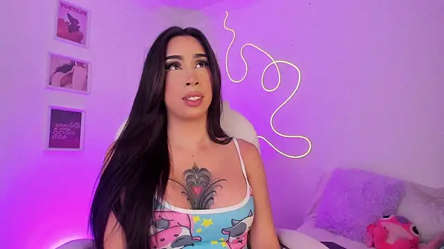 Snapshot of JulietaBomGV chatting on 03/15/25, 04:13 JulietaBomGV online show from 03/15/25, 04:13