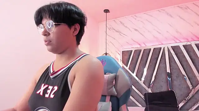 Emmapark  online show from 02/18/25, 06:37