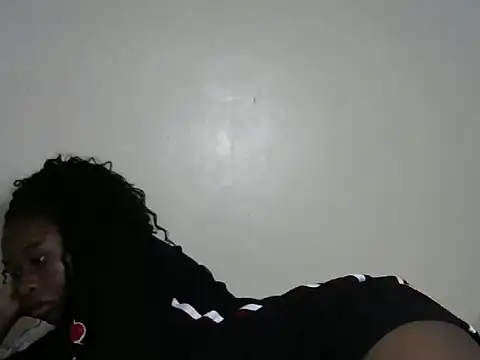 Snapshot of Novah_ chatting on 10/16/25, 01:56 Novah online show from 10/16/25, 01:56