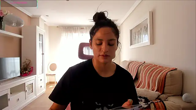 bella apont online show from 09/15/25, 12:38