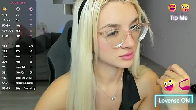 Snapshot of LovelyBianca chatting on 10/18/25, 08:53 LovelyBianca online show from 10/18/25, 08:53