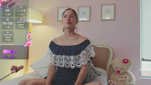 Snapshot of KittyAna chatting on 02/14/25, 07:33 KittyAna online show from 02/14/25, 07:33