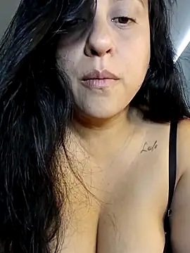 whitegirl0122 online show from 03/18/25, 12:47