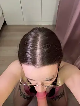 fuckdoll 18 online show from 10/17/25, 08:39