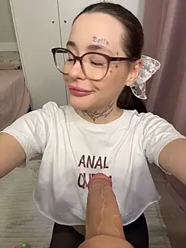 fuckdoll 18 online show from 12/17/25, 08:20