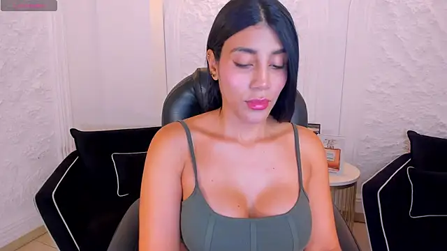 Snapshot of CharlotteCox_ chatting on 05/02/26, 03:00 CharlotteCox online show from 05/02/26, 03:00