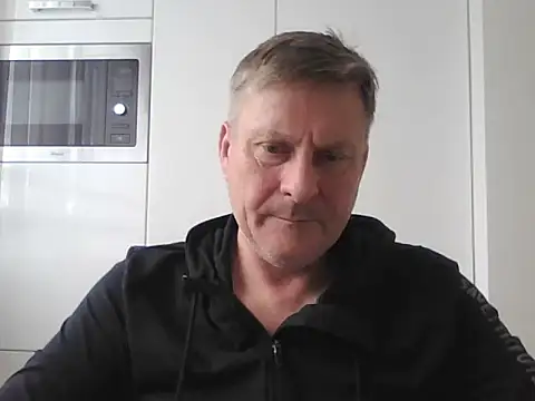 Snapshot of johnnym1 chatting on 03/17/25, 11:53 johnnym1 online show from 03/17/25, 11:53