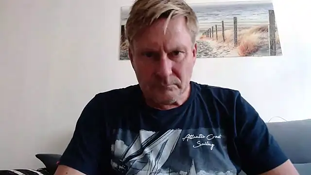 Snapshot of johnnym1 chatting on 11/06/25, 12:39 johnnym1 online show from 11/06/25, 12:39